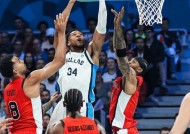 开云电竞-NBA最佳防守球员：字母哥蝉联(字母有最佳防守球员吗)