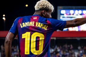 开云电竞官网-瓦伦西亚击败巴列卡诺，豁然开朗(瓦伦西亚最强时期)